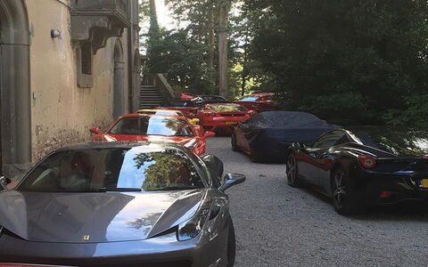 Ferrari möter Castello di Montegufoni