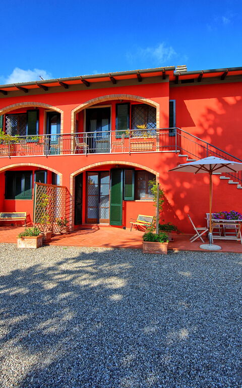 Casa Rossa: Exteriör, Utomhus