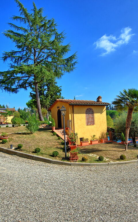 Casa Rossa: Exteriör, Utomhus