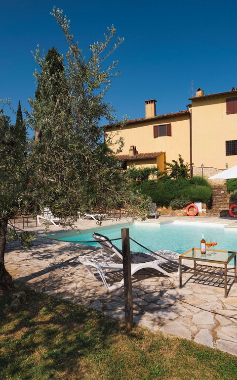 Pozzo Dei Desideri: Exteriör, slå samman, Utomhus