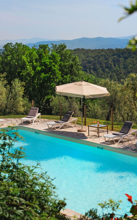 Pozzo Dei Desideri: Exteriör, slå samman, Utomhus