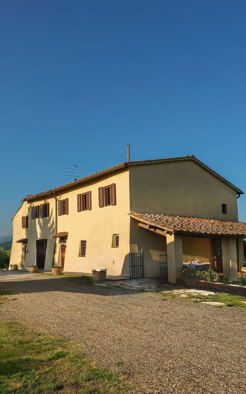 Pozzo Dei Desideri: Exteriör, Huvudentré, Utomhus