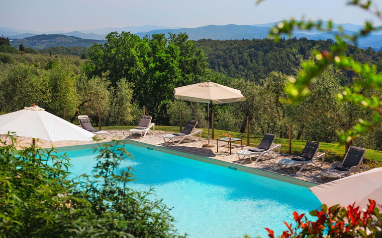 Pozzo Dei Desideri: Exteriör, slå samman, Utomhus