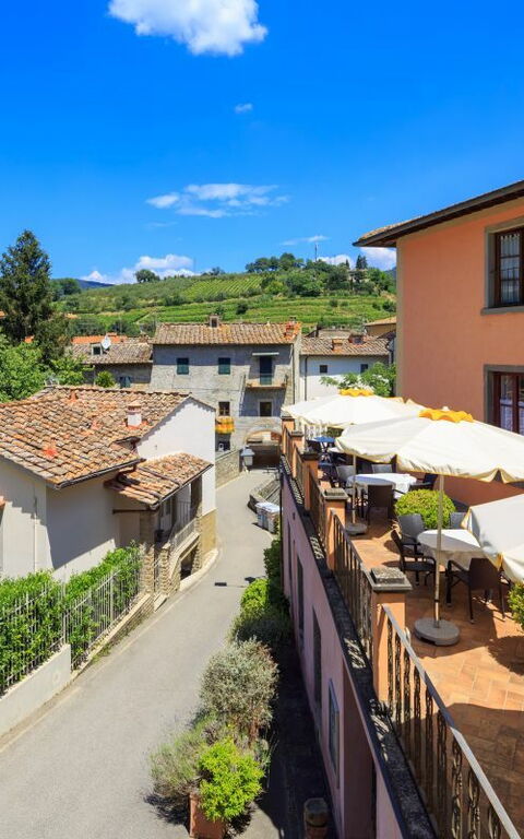 Palazzo a Greve: Utomhus