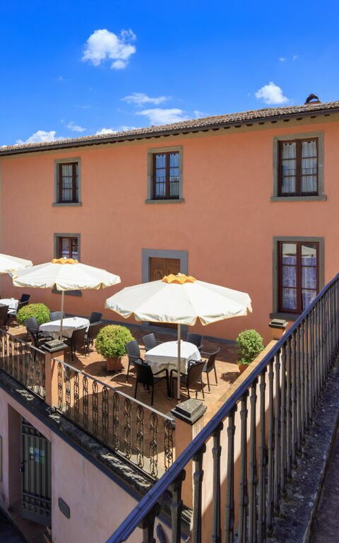 Palazzo a Greve: Exteriör, Utomhus