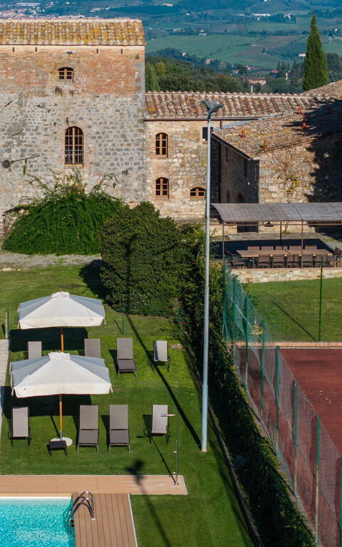 Villa Simone: Exteriör, Utomhus