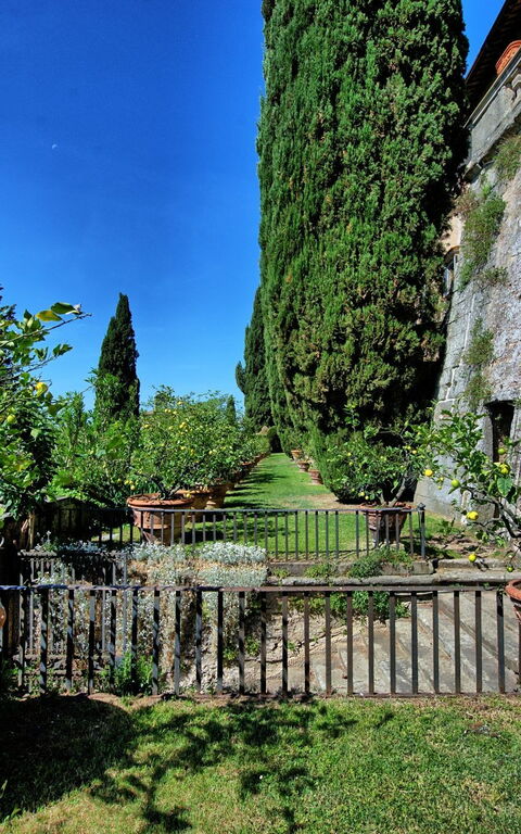 Montegufoni: Exteriör, Trädgård, Utomhus