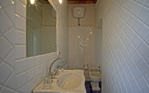 Semesterboende Montegufoni 23: Badrum