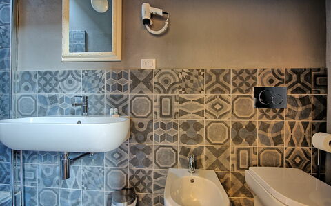 Semesterboende Montegufoni 22: Badrum