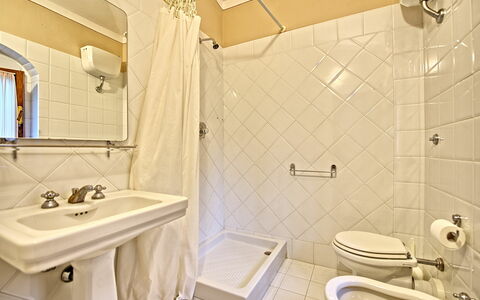 Semesterboende Villa Acciaioli: Badrum