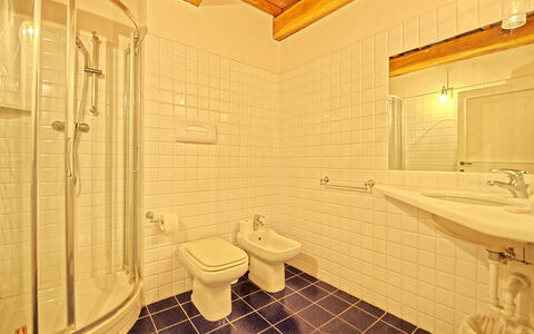 Semesterboende Acciaioli 1Bis: Badrum