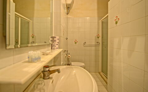 Semesterboende Archi: Badrum