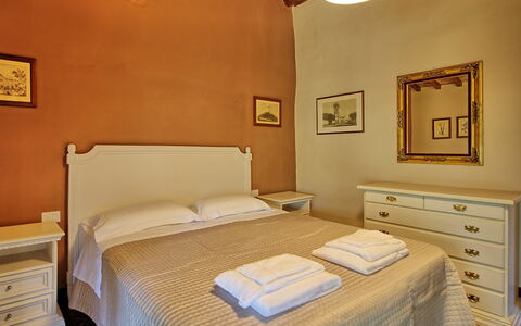 Semesterboende Montegufoni 19b: sovrum
