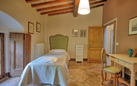 Semesterboende Montegufoni 19b: sovrum