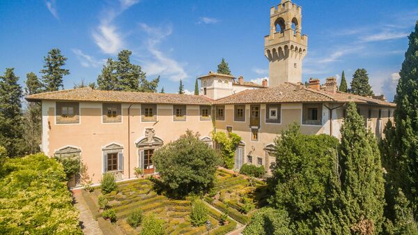 Montegufoni: Exteriör, Utomhus, Visningar