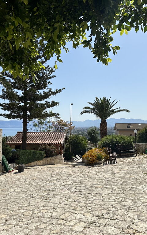 Castellammare: Exteriör, Huvudentré