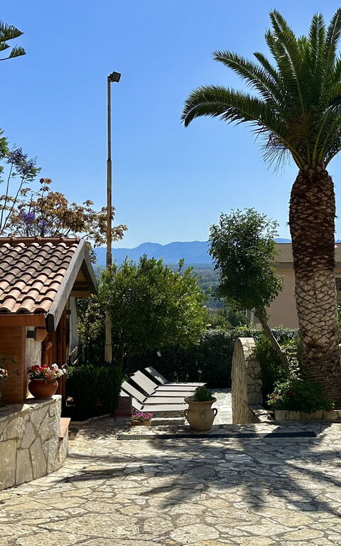 Castellammare: Exteriör, Trädgård, Visningar