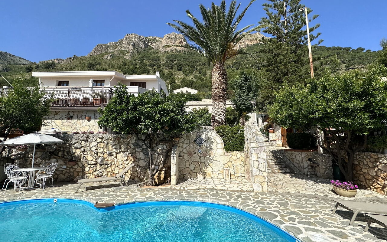 Castellammare: Exteriör, slå samman