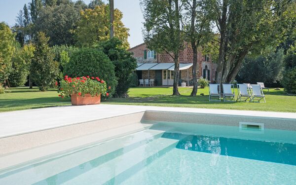 Villa Fontine: slå samman, Utomhus