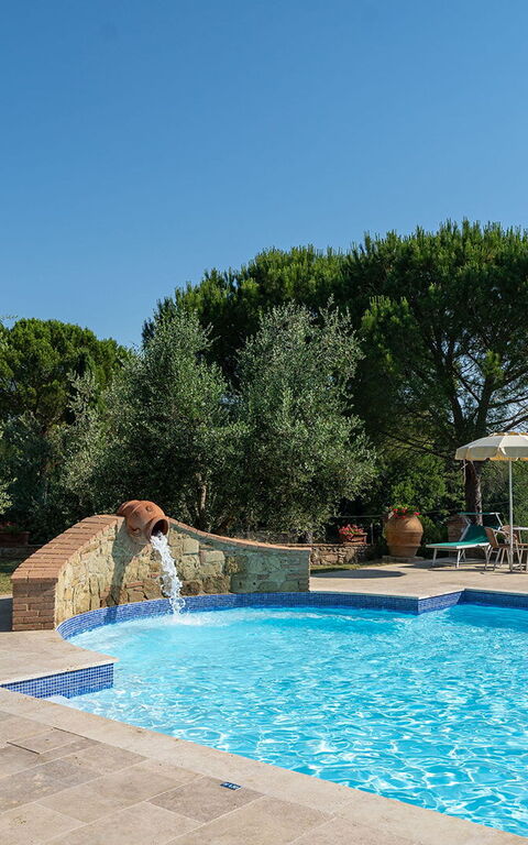 Montelopio: Exteriör, slå samman, Utomhus