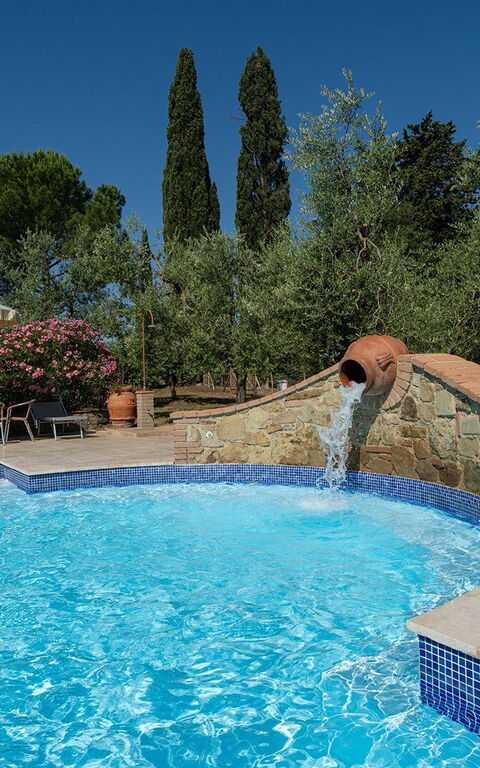 Montelopio: Exteriör, slå samman, Utomhus