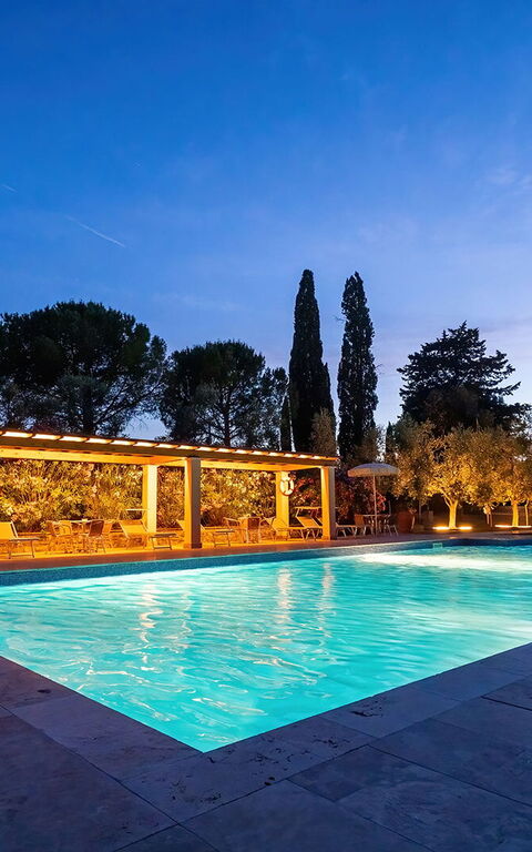 Montelopio: Exteriör, slå samman, Utomhus