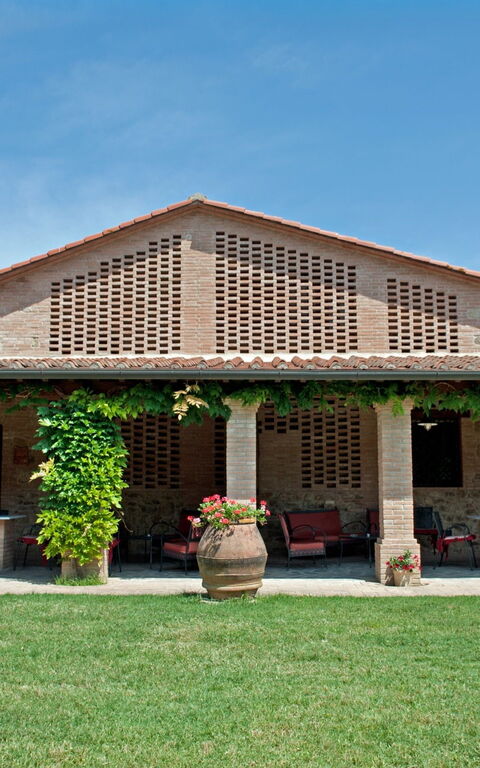 Montelopio: Exteriör, Trädgård