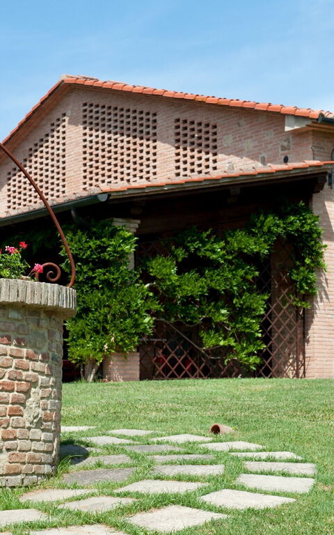 Montelopio: Exteriör, Trädgård