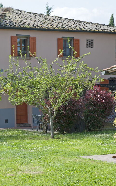 Montelopio: Exteriör, Trädgård