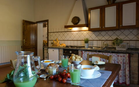 Semesterboende Montelopio 7: Kök, Lunchrum, Vardagsrum