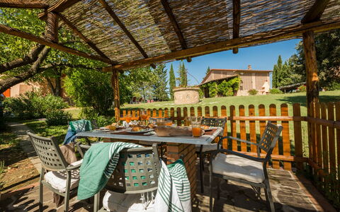 Semesterboende Montelopio 7: Trädgård, Utomhus