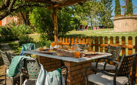 Semesterboende Montelopio 7: Trädgård, Utomhus