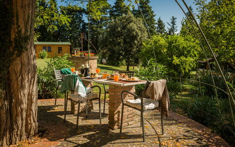 Semesterboende Montelopio 4: Trädgård, Utomhus