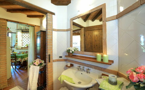 Semesterboende Montelopio 5: Badrum