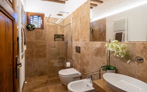 Semesterboende Montelopio 2: Badrum