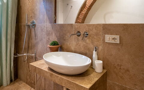 Semesterboende Montelopio 3: Badrum