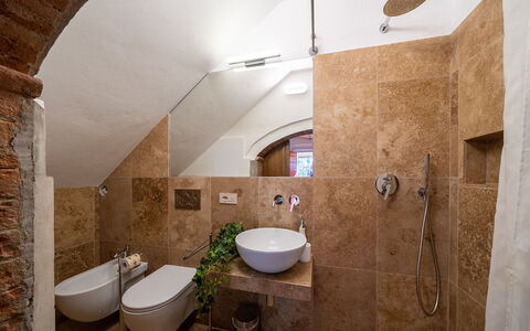 Semesterboende Montelopio 3: Badrum