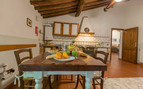 Semesterboende Montelopio 8: Kök, Lunchrum, Vardagsrum