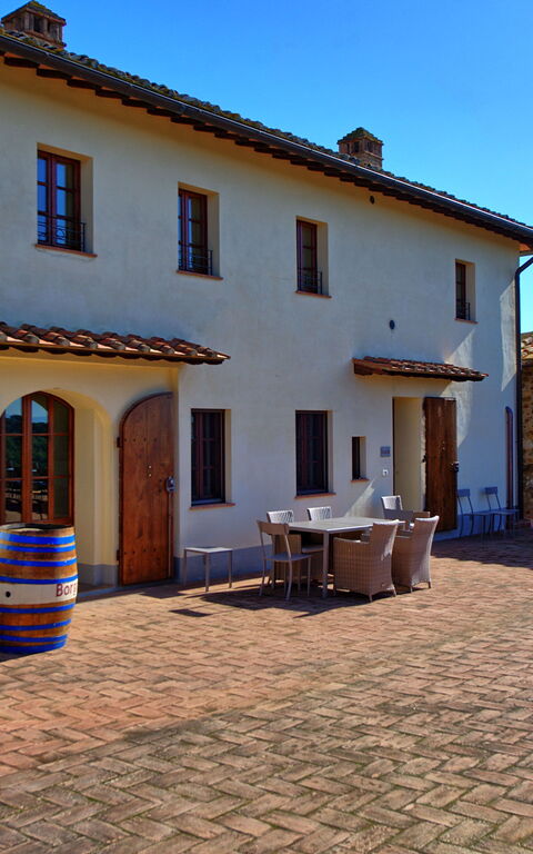 Fornacino: Exteriör, Utomhus