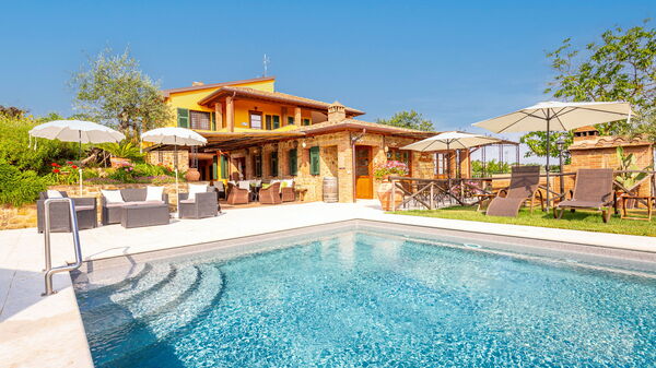 Villa Amadeo: Exteriör, slå samman, Sommar, Trädgård, Utomhus