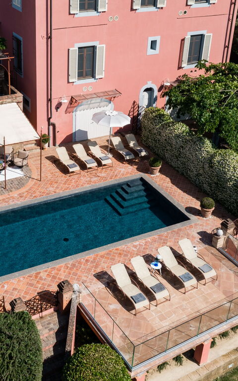 Villa Angelica: Exteriör, slå samman, Utomhus