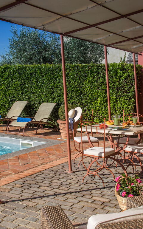 Villa Angelica: Exteriör, slå samman, Utomhus