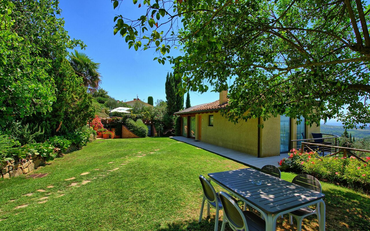 Casa Lucia: Trädgård, Utomhus