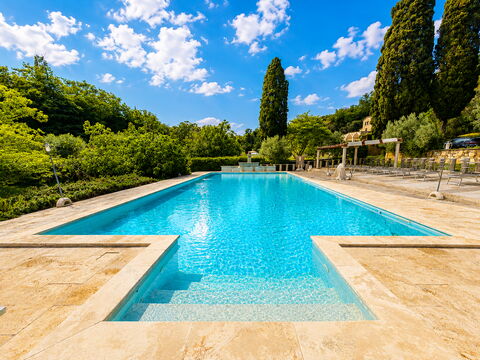 Le Querciolaie with Geothermal Pool