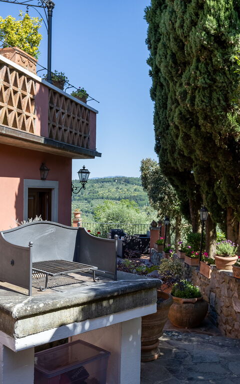 Casa Vania: Exteriör, Utomhus