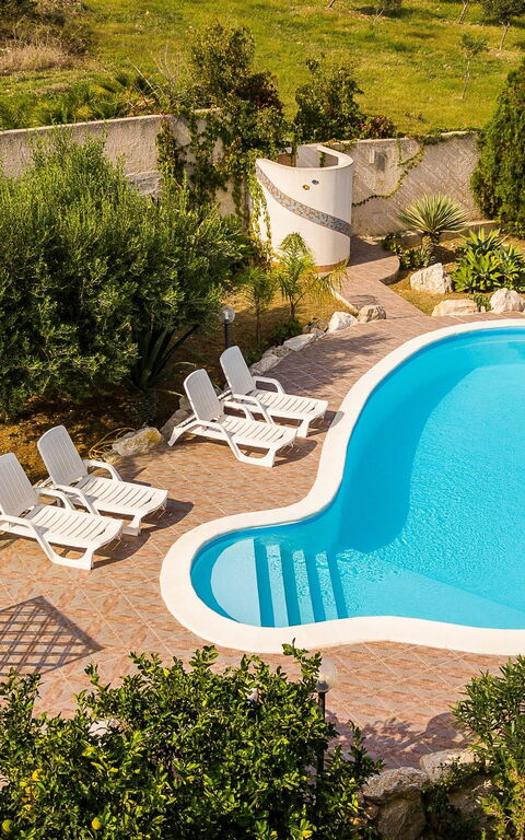 Villa Contrada: slå samman, Utomhus