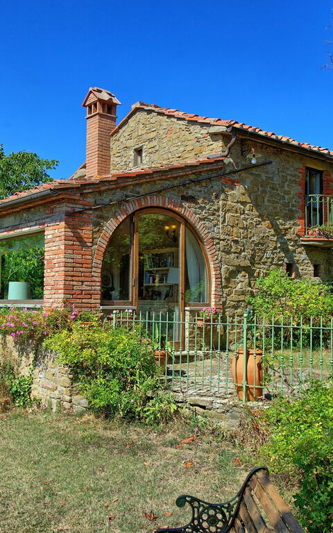 Gellino: Exteriör, Trädgård