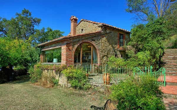 Gellino: Exteriör, Trädgård