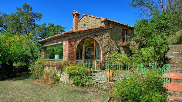 Gellino: Exteriör, Trädgård