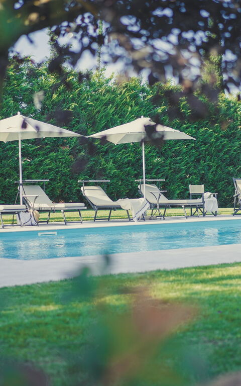 Villa Cassia: slå samman, Utomhus